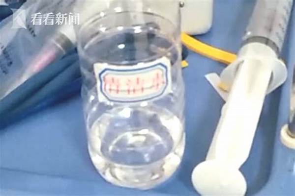 奶奶以为是矿泉水,孙子在商场喝下一口不幸