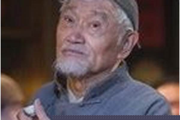 老酒馆老白扮演者